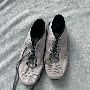 Stylish Gray Athletic Shoes for Men